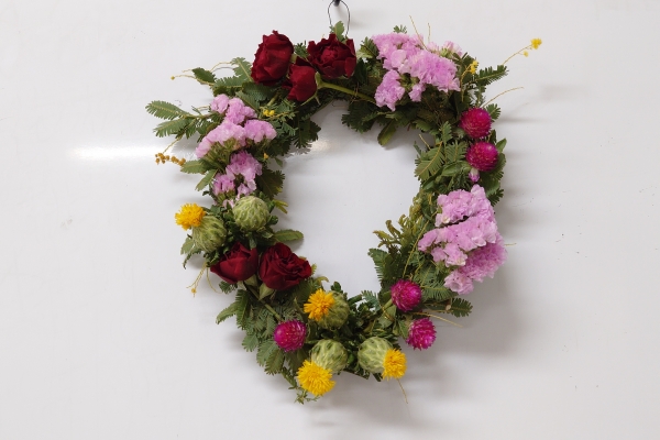 SFC 今月の花レッスンは春のフラワーリース