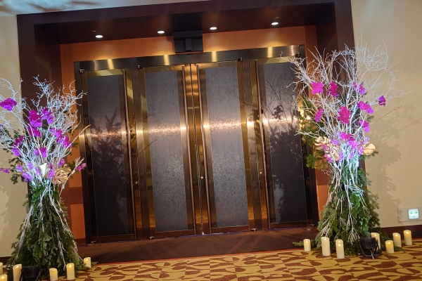 バーティのエントランス装花