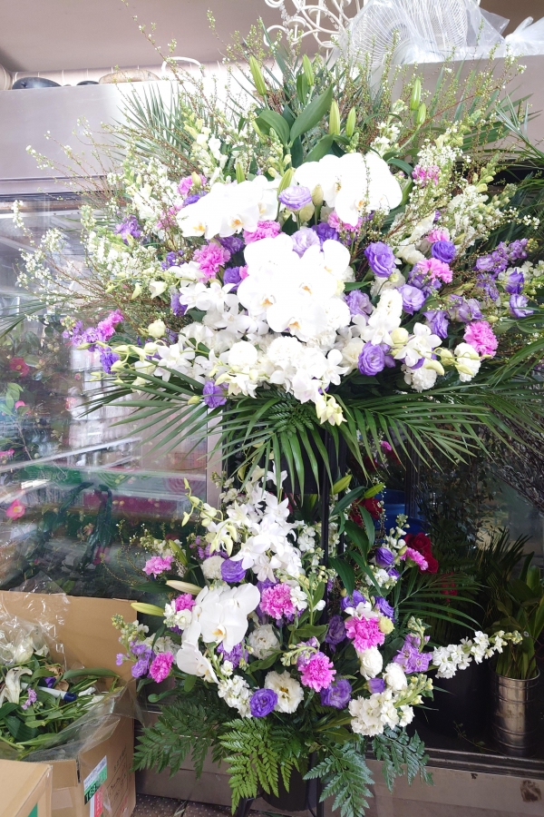 菊離れ？洋風のお供えのスタンド